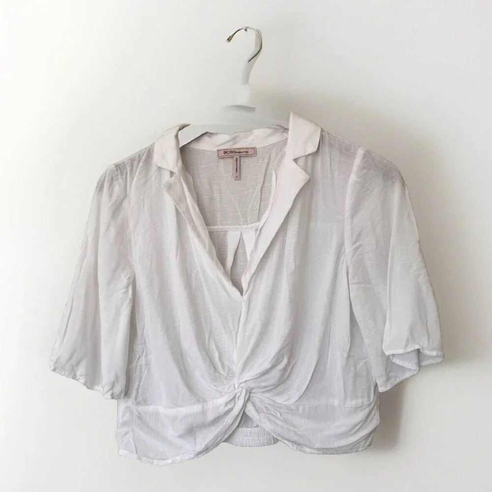 BCBGeneration WHITE COLLARED V NECK BRAIDED CROP TOP Size Small Lightweight